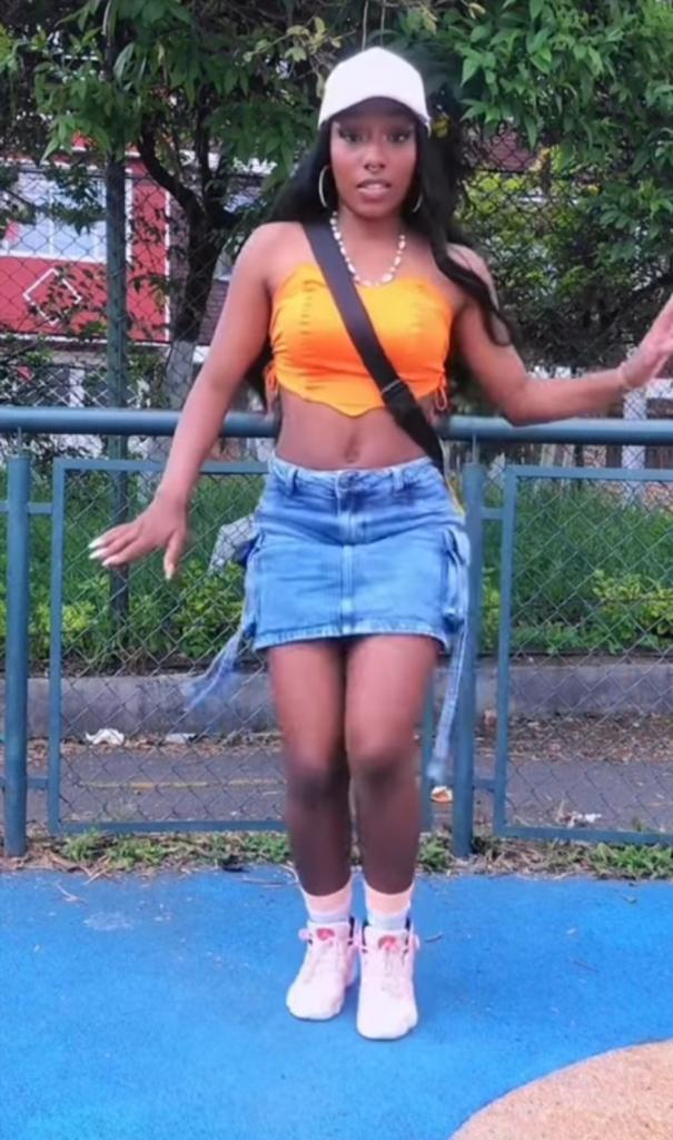 614939981: Chica busca chico en Lugo