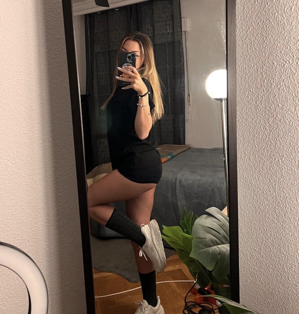 613828025: Chica busca chico en La Coruña