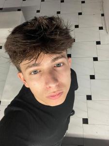 671443818: Chico busca chica en Barcelona