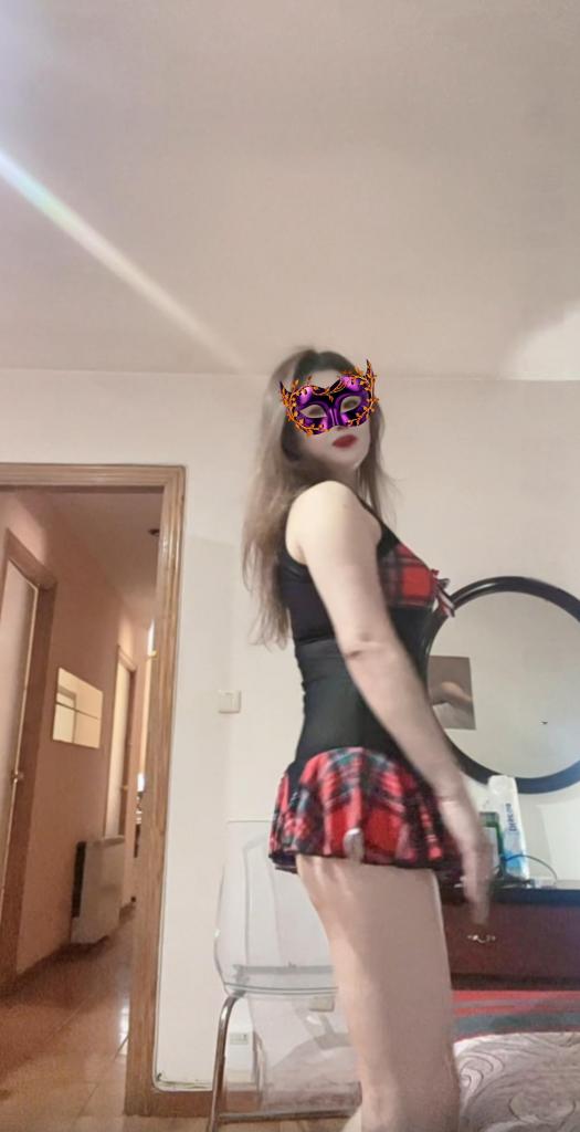 667377188: Chica busca chico en Madrid