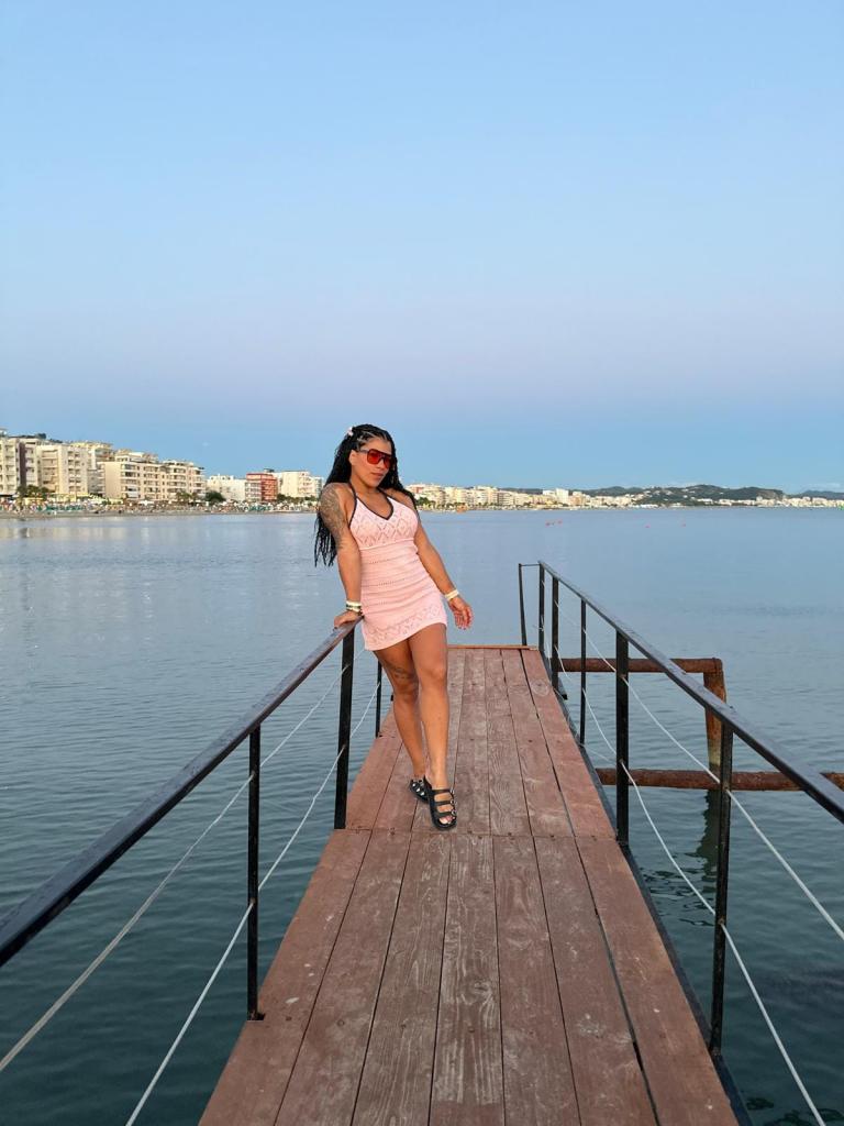 613755193: Chica busca chico en Sevilla