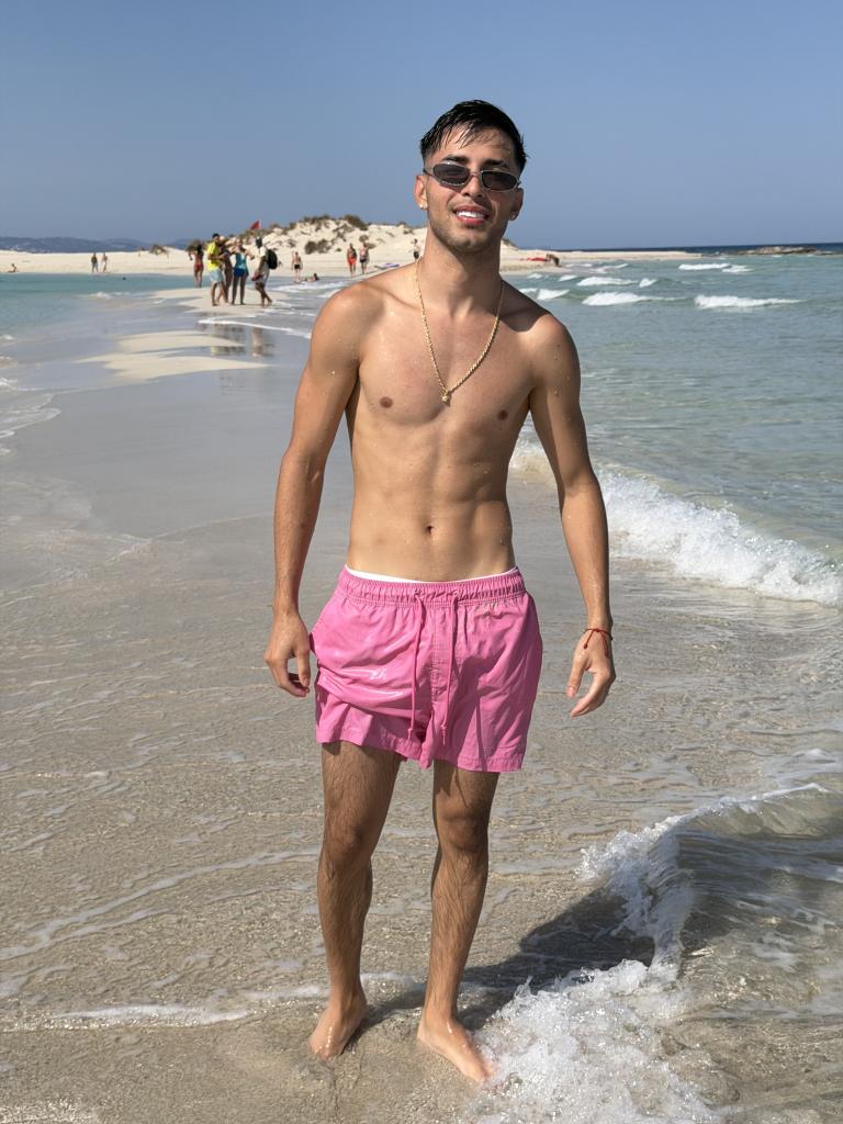 663936078: Chico busca chica en Ibiza