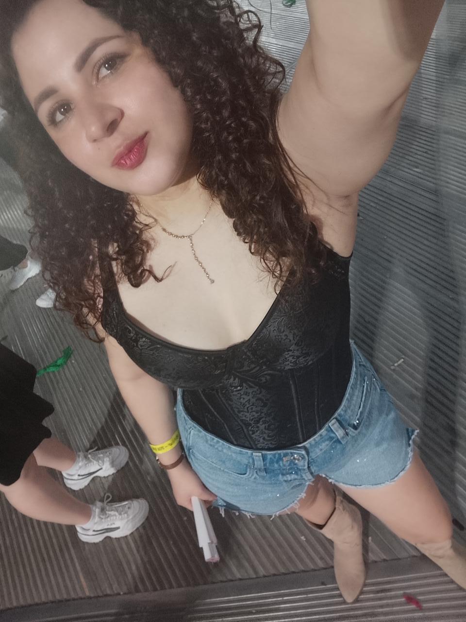 632355422: Chica busca chico en Barcelona