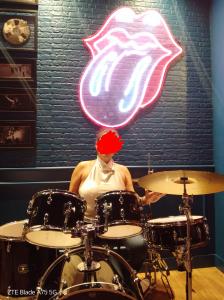 664319907: Chica busca chico en Madrid