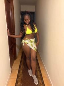 623446460: Chica busca chico en Sevilla