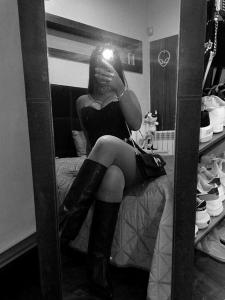 663323644: Chica busca chico en Sevilla