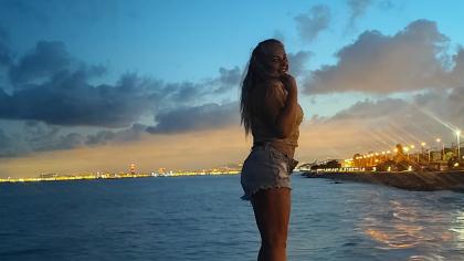 613384601: Chica busca chico en La Coruña