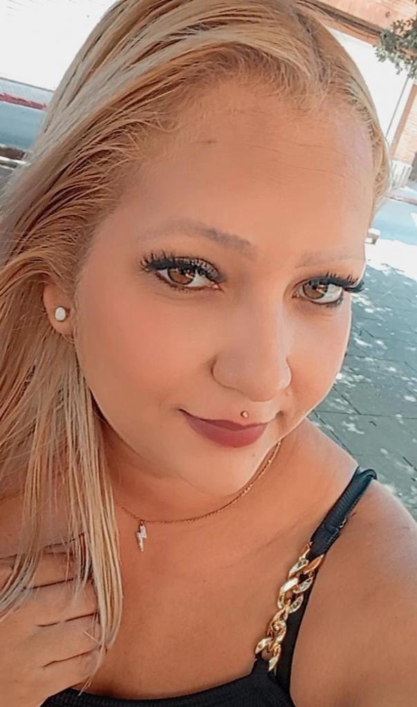 631043293: Chica busca chico en Barcelona