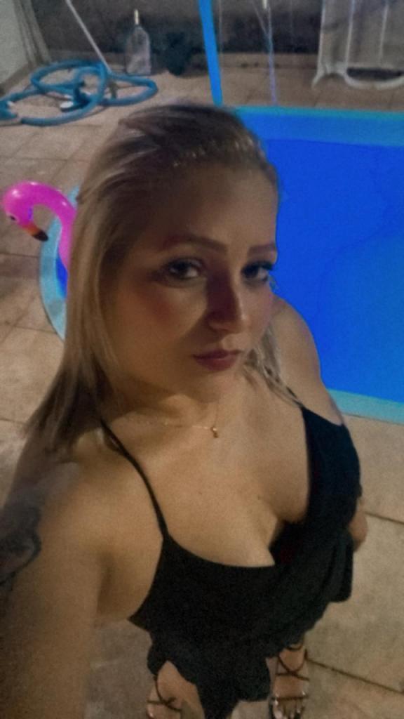 631043293: Chica busca chico en Barcelona