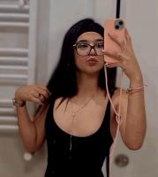 674624205: Chica busca chico en Barcelona