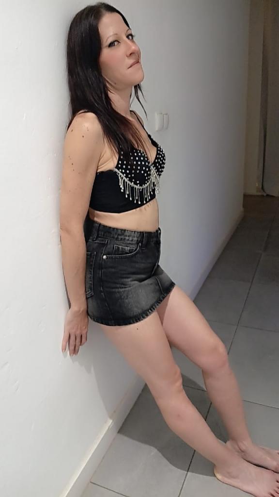 663446945: Chica busca chico en Granada