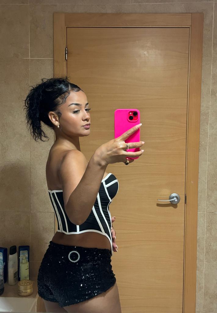 631163635: Chica busca chico en Barcelona