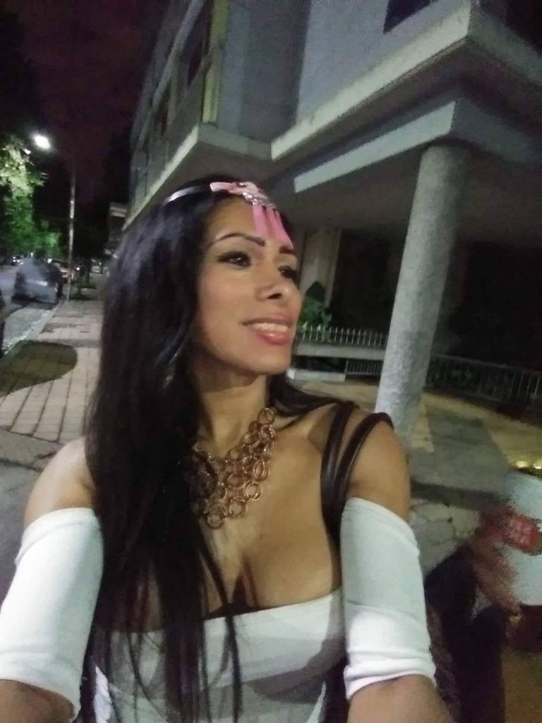 742064087: Transexual en Gerona