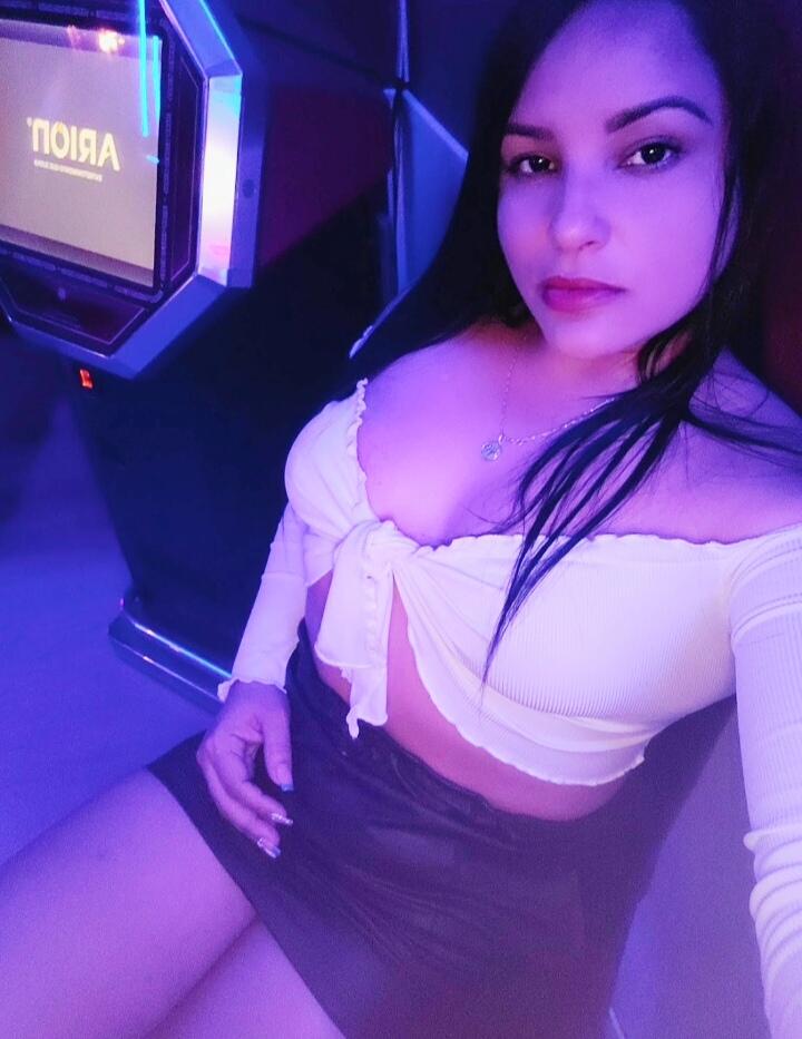 611373938: Chica busca chico en Sevilla