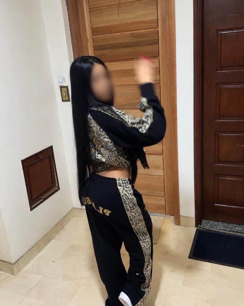 643811787: Chica busca chico en Barcelona