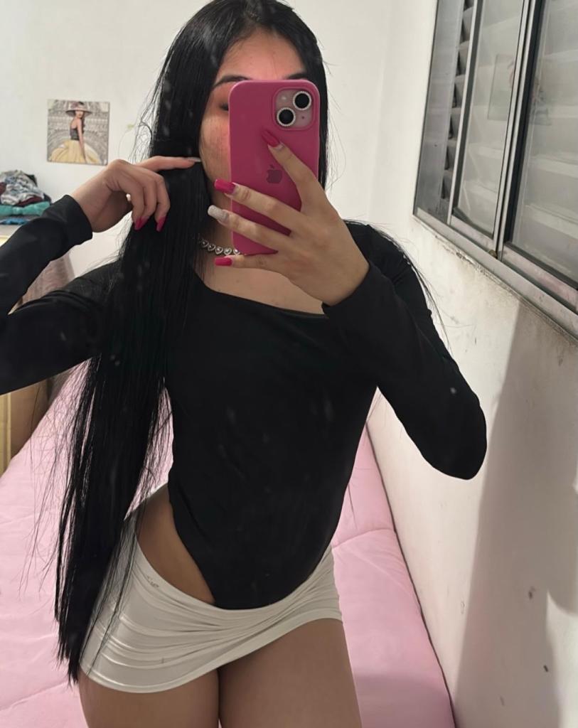 643811787: Chica busca chico en Barcelona