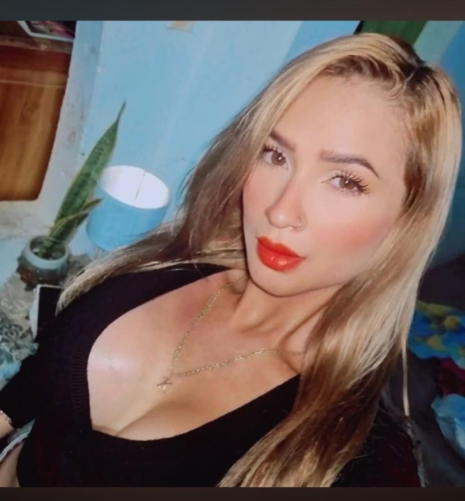 647214139: Chica busca chico en Barcelona
