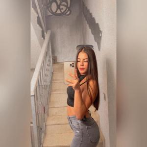 670052647: Chica busca chico en Málaga