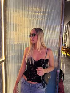 617941473: Chica busca chico en Barcelona