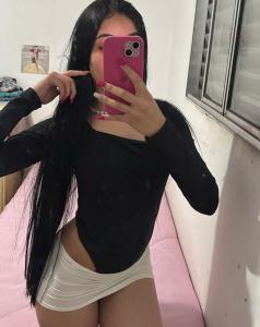 643811787: Chica busca chico en Barcelona