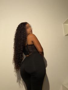 697150929: Chica busca chico en Madrid