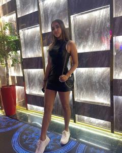 617941473: Chica busca chico en Barcelona