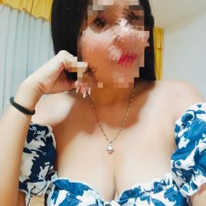 672962231: Chica busca chico en Gerona