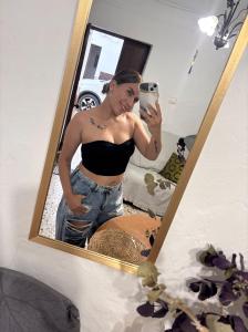 664779405: Chica busca chico en Cádiz