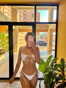 617941473: Chica busca chico en Barcelona