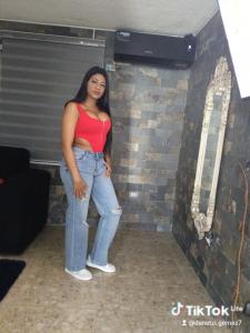 631680443: Chica busca chico en Sevilla