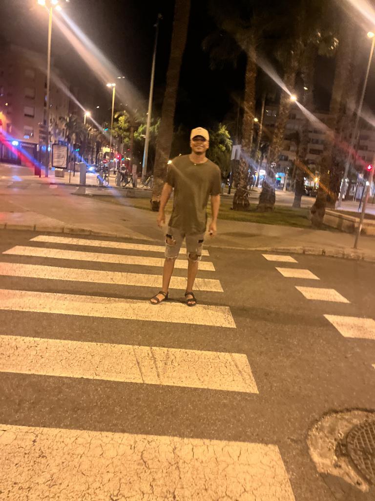 658673521: Chico busca chica en Alicante