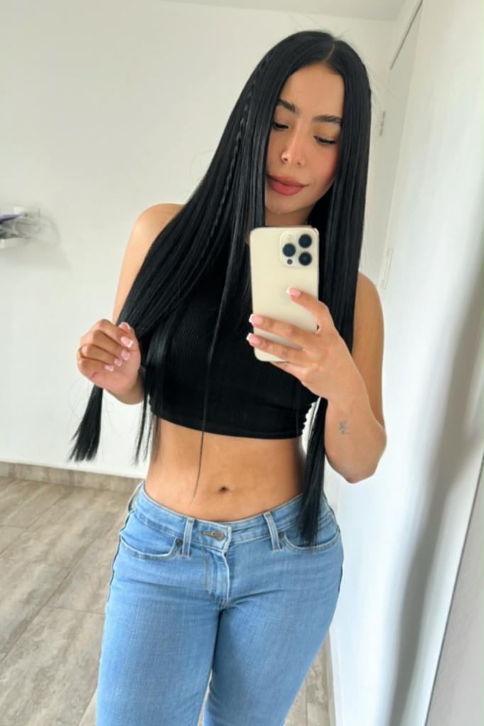 671170735: Chica busca chico en Barcelona