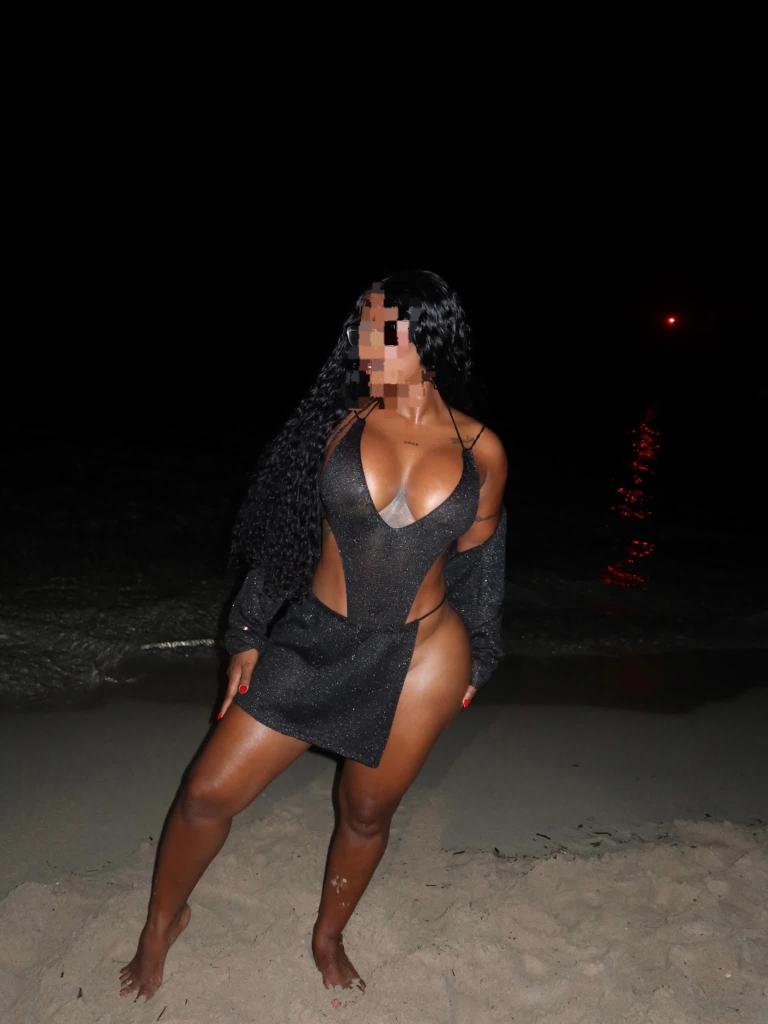 Chica busca chico en Almería: 