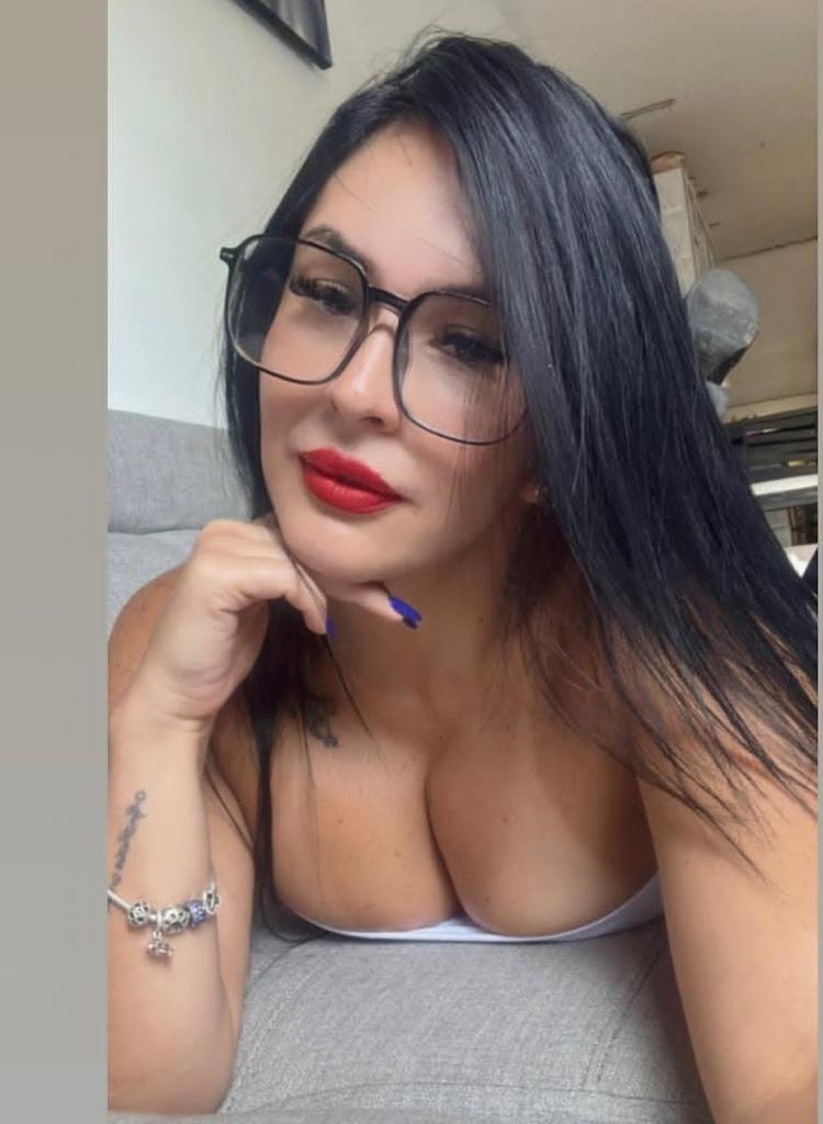 613304255: Chica busca chico en Granada
