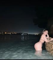 647214139: Chica busca chico en Barcelona