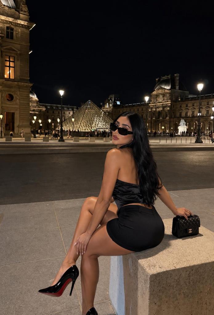 631443241: Chica busca chico en Ibiza