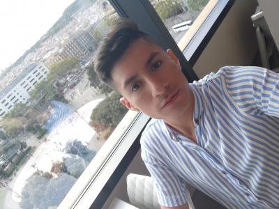 696234417: Chico busca chica en Barcelona