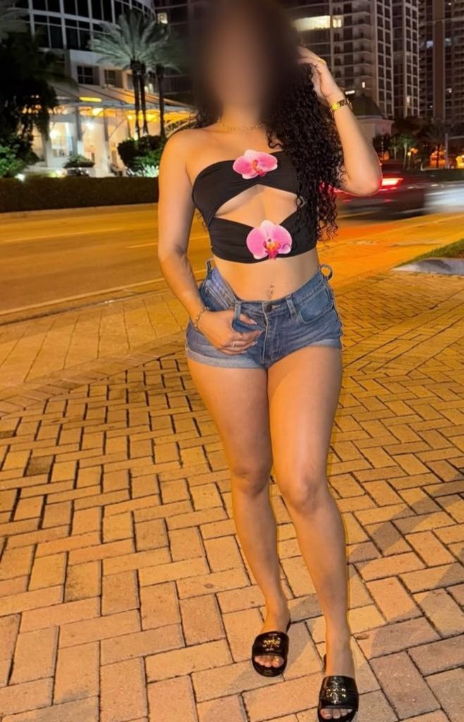 745065343: Chica busca chico en Tenerife
