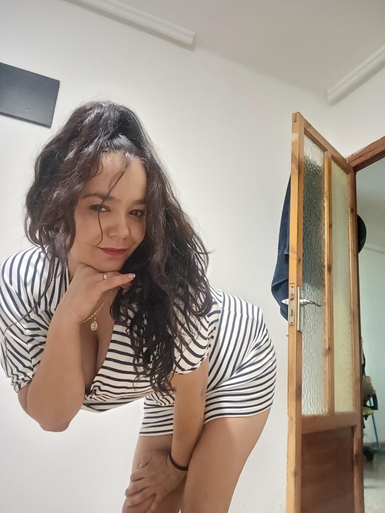 631786999: Chica busca chico en Valencia