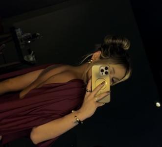 647271223: Chica busca chico en Sevilla