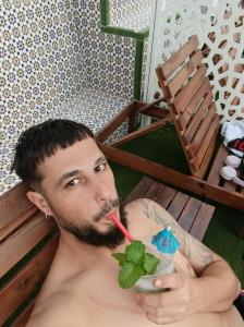 614714157: Chico busca chica en Sevilla