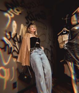 647271223: Chica busca chico en Sevilla