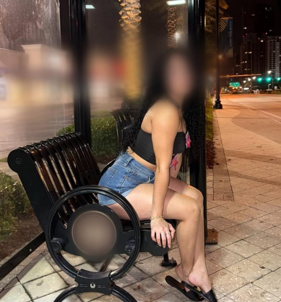 745065343: Chica busca chico en Tenerife