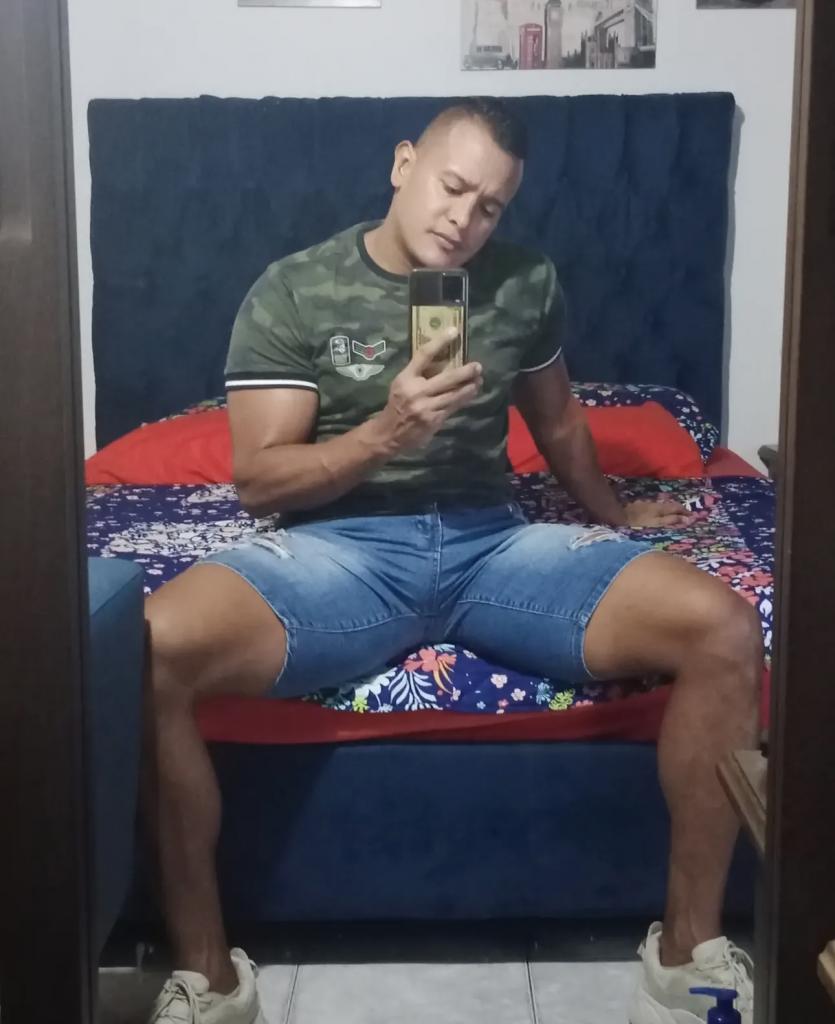 745016087: Chico busca chica en Sevilla