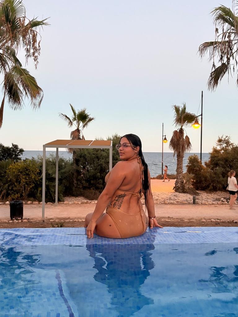 745072495: Chica busca chico en Alicante
