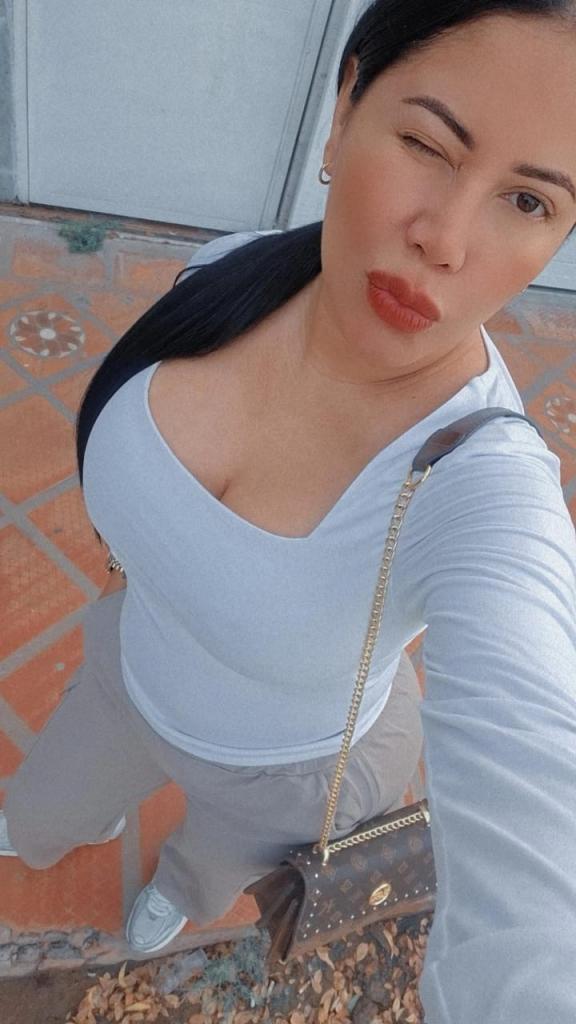 Chica busca chico en Granada: Chica busca chico