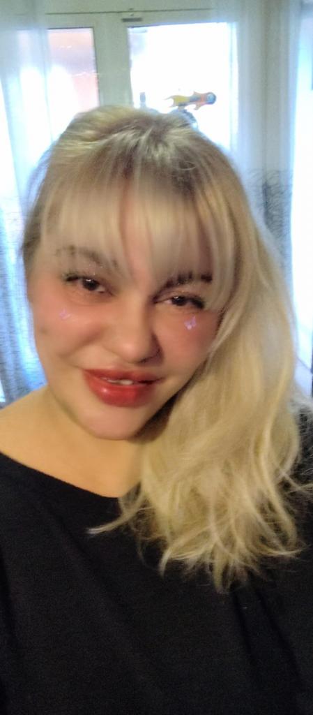 697737951: Chica busca chico en León