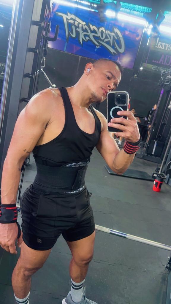 745016087: Chico busca chica en Sevilla