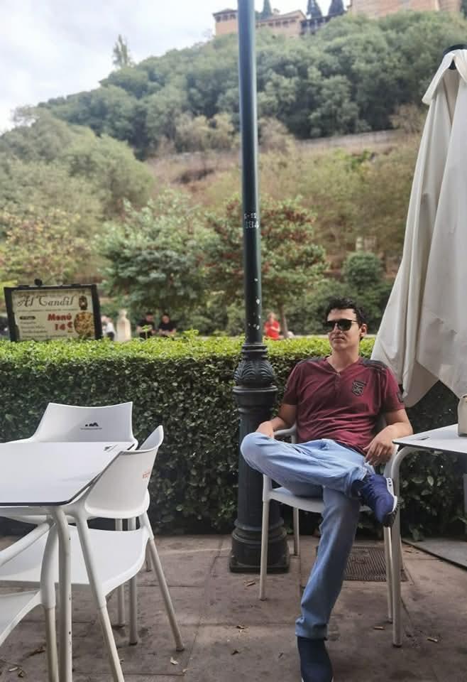 Chico busca chica en Granada: 