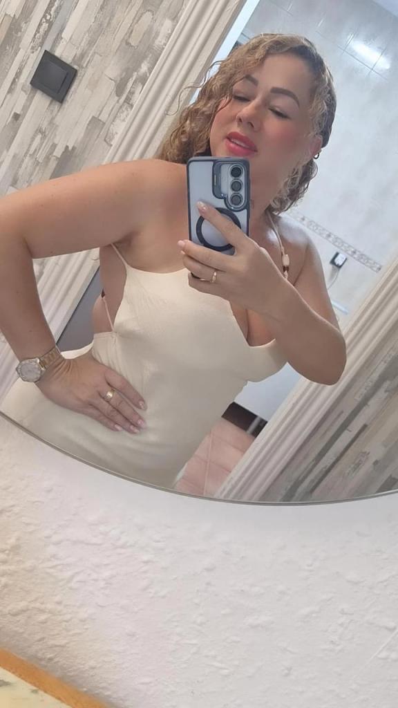 631696466: Chica busca chico en Barcelona
